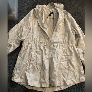 Lightweight windbreaker